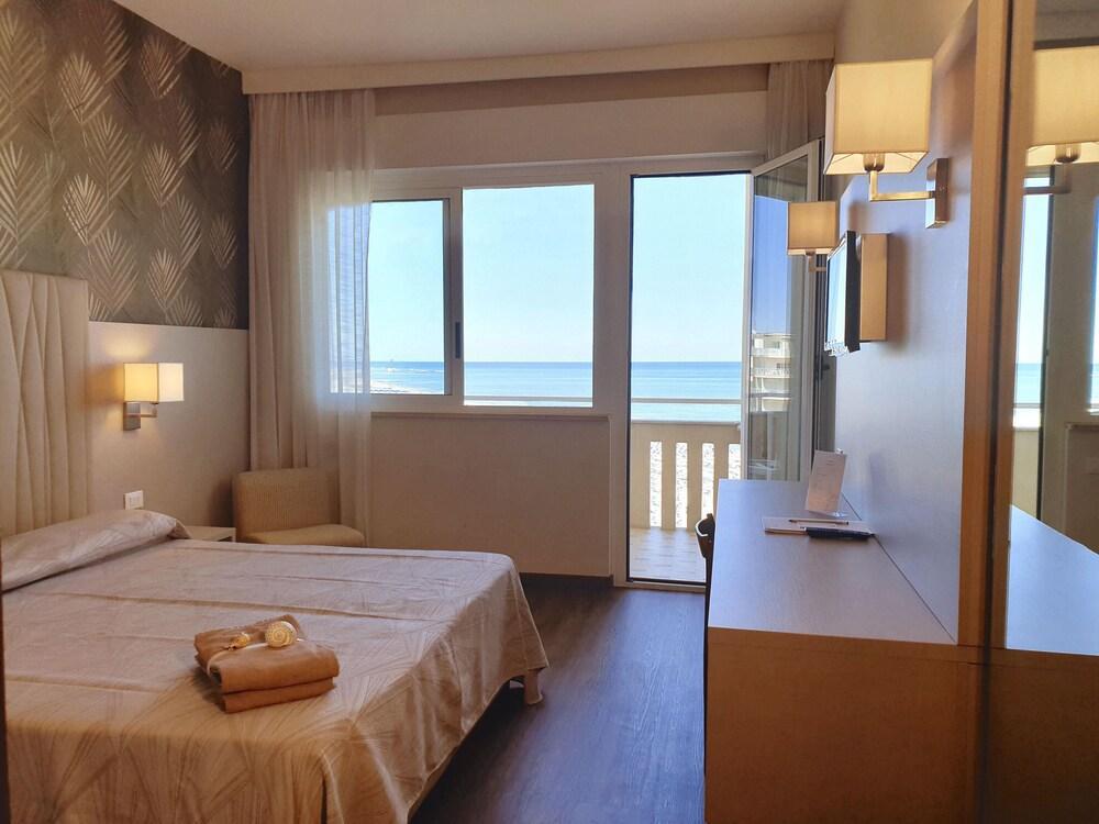 Hotel Benini 밀라노마리티마 외부 사진
