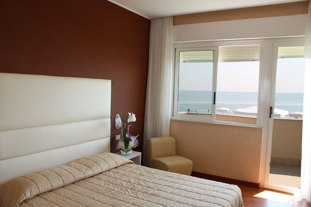 Hotel Benini 밀라노마리티마 외부 사진