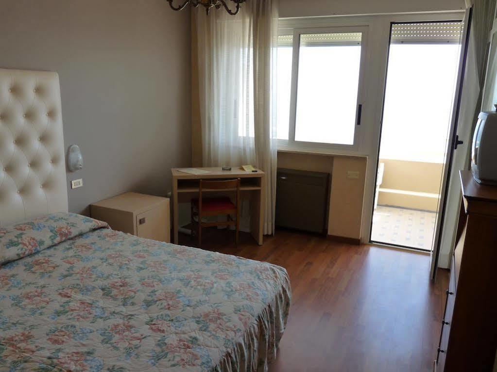 Hotel Benini 밀라노마리티마 외부 사진